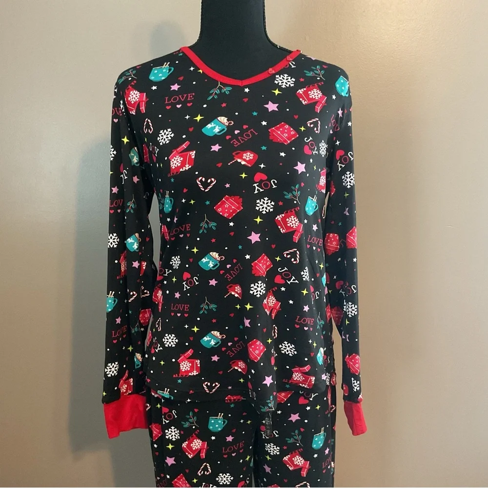 Women’s Black Holiday-Print Long-Sleeve Pajama Set with Red Trim